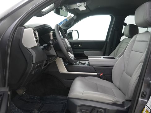 Used 2025 Toyota Tundra Limited image 17