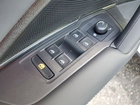 New 2026 Volkswagen Tiguan SE R-Line image 15