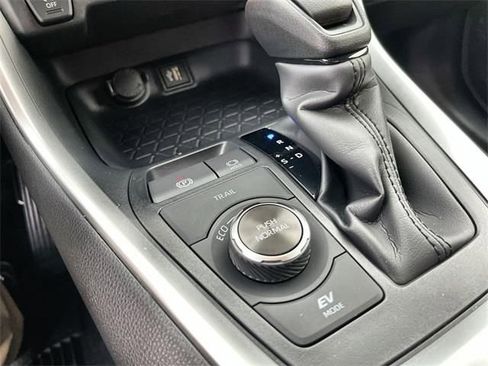 Used 2025 Toyota RAV4 XLE image 28