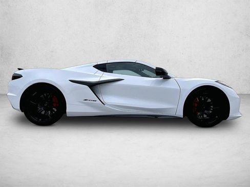 Used 2025 Chevrolet Corvette Z06 RWD image 5