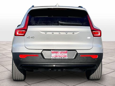 Used 2023 Volvo XC40 Recharge Plus image 7