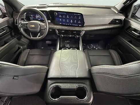 Used 2025 Chevrolet Suburban Premier image 34
