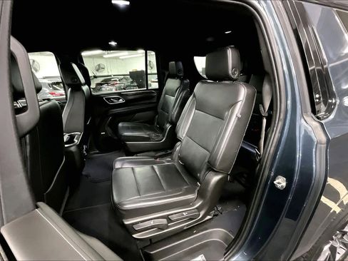 Used 2021 Chevrolet Suburban Z71 w/ Z71 Signature Package image 19