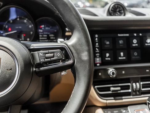 Used 2022 Porsche Macan image 26