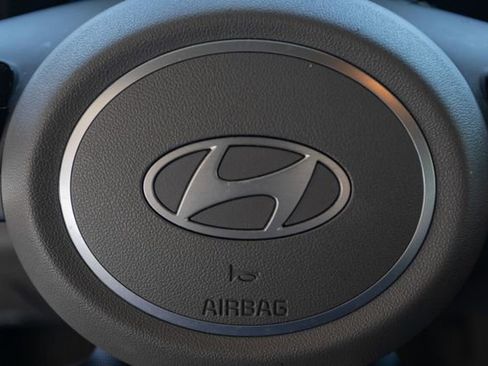 Used 2024 Hyundai Elantra SEL image 13