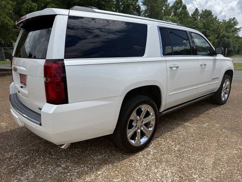 Used 2017 Chevrolet Suburban Premier AWD/4WD image 17