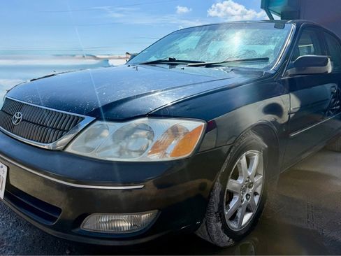Used 2000 Toyota Avalon XLS FWD image 1
