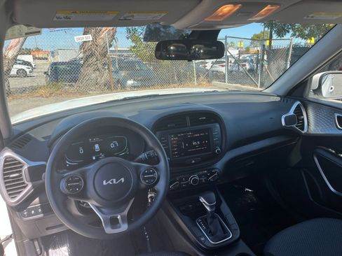 Used 2025 Kia Soul LX w/ LX Technology Package image 33