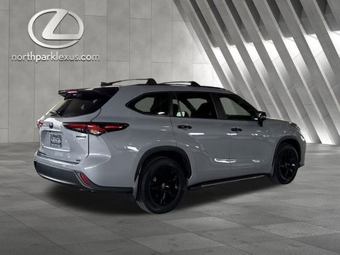 Used 2024 Toyota Highlander XLE image 5