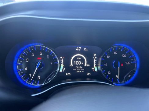 Used 2024 Chrysler Pacifica Touring-L image 28