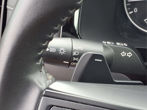Used 2025 Nissan Pathfinder SV FWD image 19