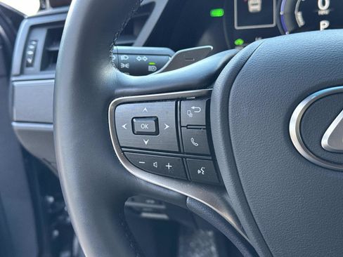 Used 2025 Lexus ES 300h w/ Premium Package image 32