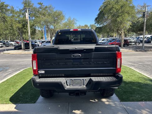 Used 2022 Ford F250 Lariat w/ Black Appearance Package image 6