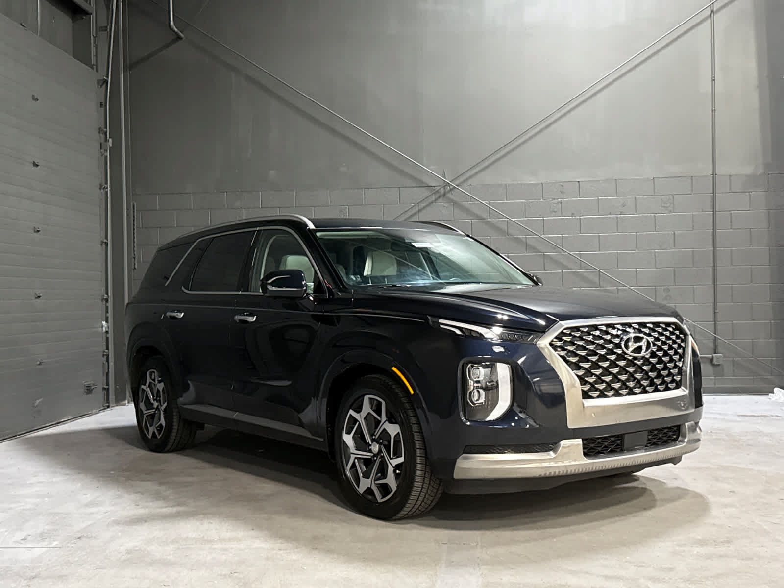 Used 2022 Hyundai Palisade Calligraphy w/ Cargo Package FWD image 1