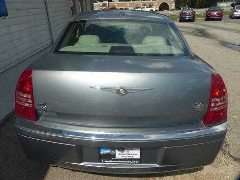 Used 2007 Chrysler 300 C RWD image 6