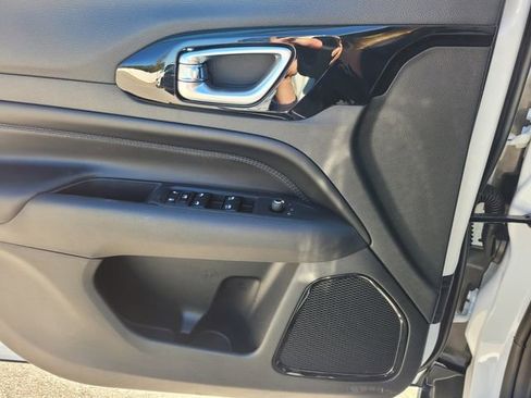 New 2026 Jeep Compass Latitude image 21