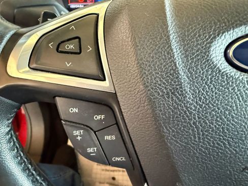 Used 2017 Ford Fusion SE w/ Fusion SE Technology Package FWD image 19