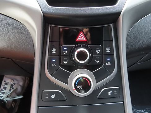 Used 2015 Hyundai Elantra Limited FWD image 18