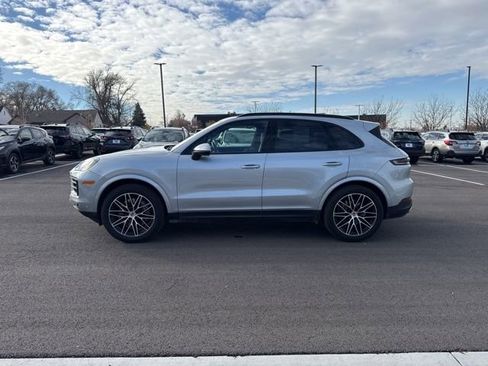 Used 2024 Porsche Cayenne w/ Premium Package image 6