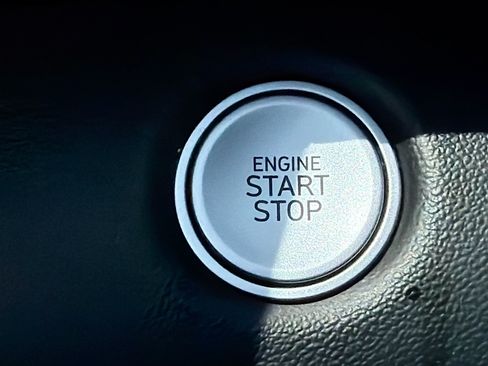 Used 2022 Hyundai Elantra SEL FWD image 31