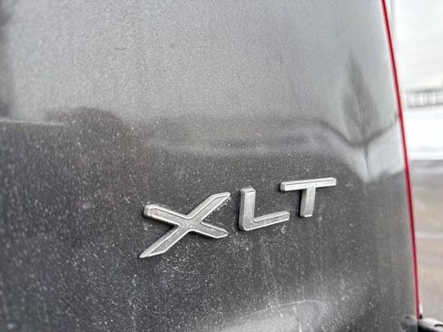 Used 2020 Ford Transit Connect XLT image 5