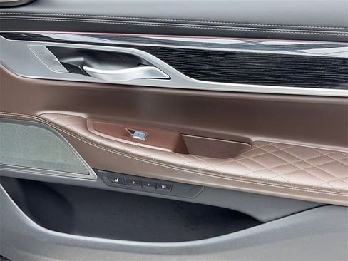 Used 2022 BMW 750i xDrive w/ Luxury Rear Seating Package image 46