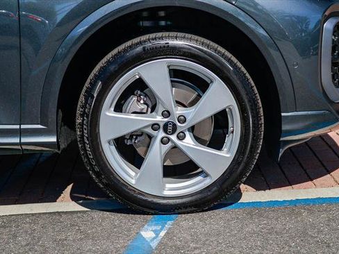 Certified 2025 Audi Q5 Premium Plus w/ Premium Plus AWD/4WD image 11