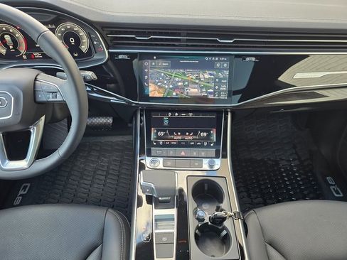 Used 2025 Audi Q8 Premium Plus image 28