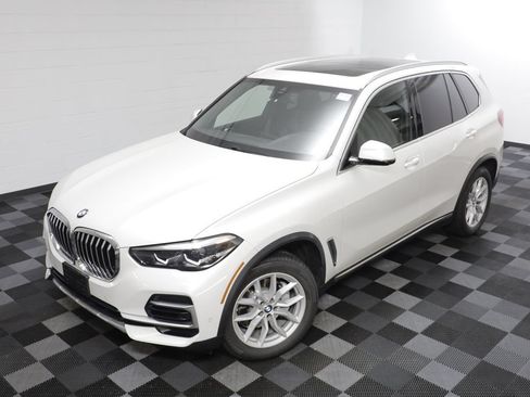 Used 2023 BMW X5 xDrive40i w/ Parking Assistance Package AWD/4WD image 2
