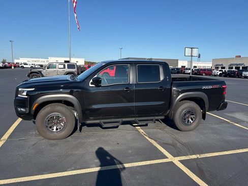 Used 2025 Nissan Frontier PRO-4X AWD/4WD image 2