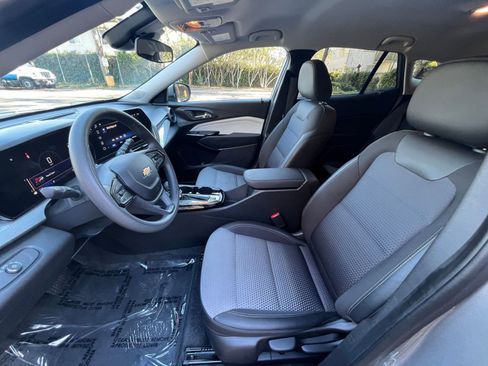 Used 2025 Chevrolet Trax LT image 25