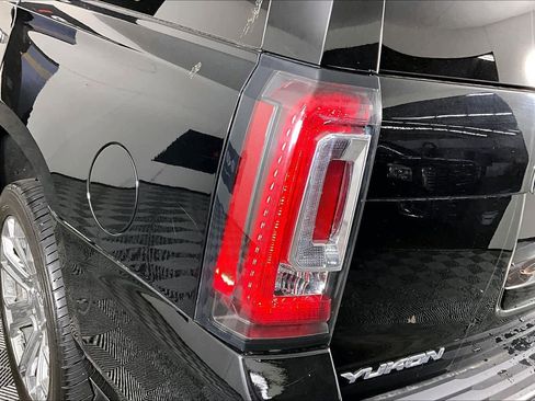 Used 2015 GMC Yukon Denali w/ Premium Package image 27