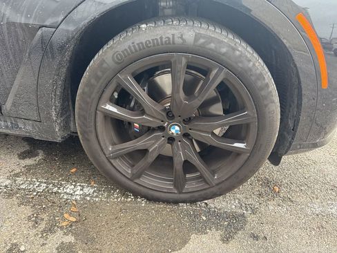 Certified 2025 BMW X7 xDrive40i w/ M Sport Package AWD/4WD image 3