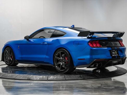 Used 2021 Ford Mustang Shelby GT500 w/ Carbon Fiber Track Pack RWD image 12