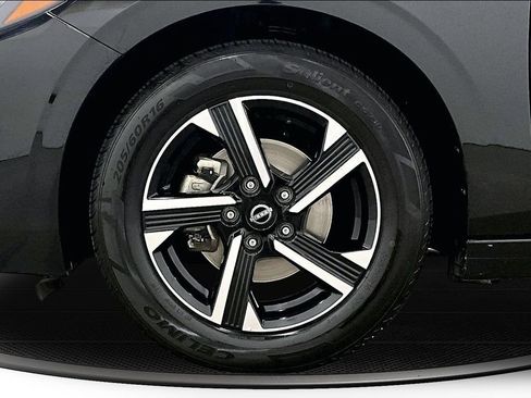Used 2024 Nissan Sentra SV FWD image 32