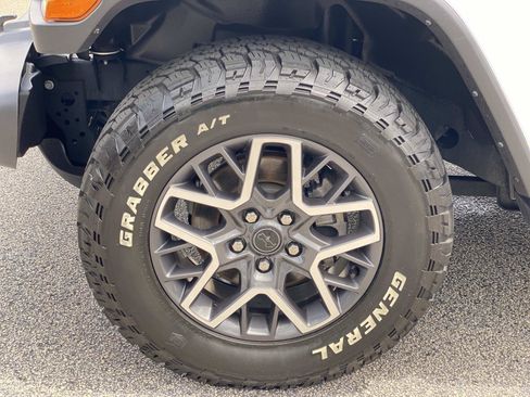 Used 2024 Jeep Wrangler Unlimited Sahara AWD/4WD image 11