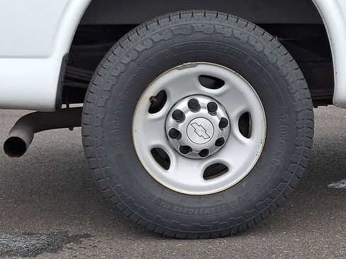 Used 2015 Chevrolet Express 2500 RWD image 10