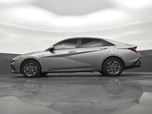 Used 2024 Hyundai Elantra SEL FWD image 24