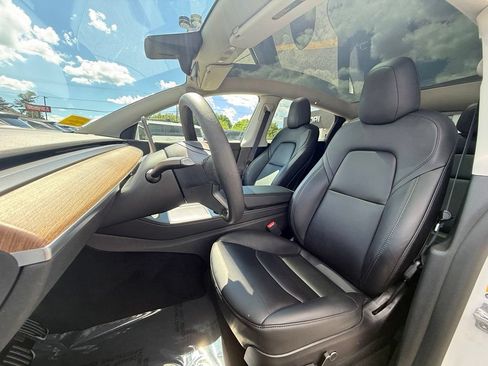 Used 2022 Tesla Model Y Long Range AWD/4WD image 18
