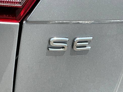 Certified 2023 Volkswagen Tiguan SE FWD image 10