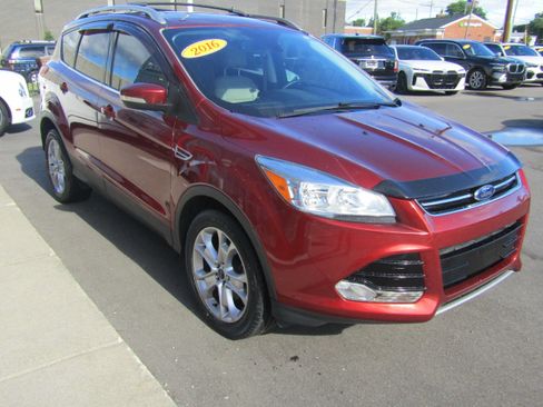 Used 2016 Ford Escape Titanium FWD image 4