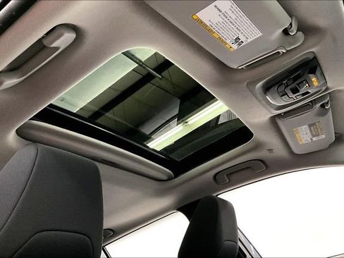 Used 2022 Toyota Corolla Cross LE w/ Moonroof Package image 20