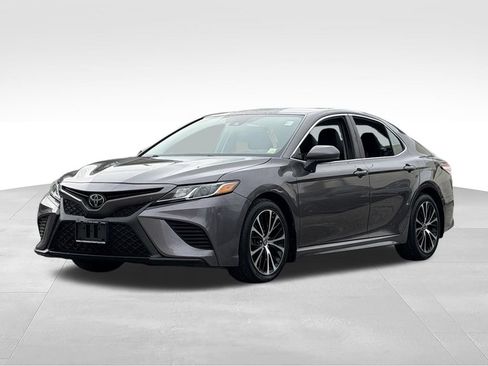 Used 2020 Toyota Camry SE FWD image 3