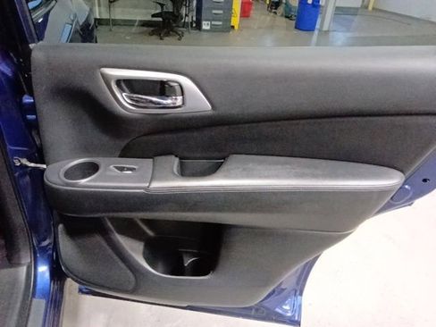 Used 2018 Nissan Pathfinder Platinum AWD/4WD image 21