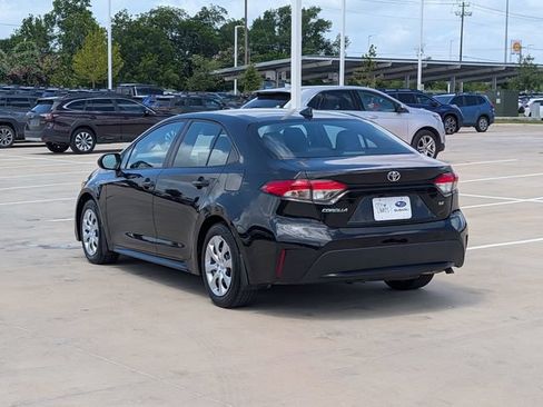 Used 2020 Toyota Corolla LE FWD image 4