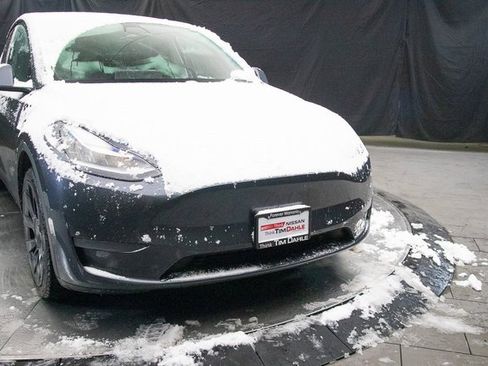 Used 2020 Tesla Model Y Long Range image 3