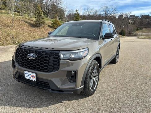 New 2026 Ford Explorer ST-Line w/ ST-Line Street Pack image 8