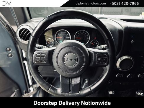 Used 2017 Jeep Wrangler Unlimited Rubicon w/ Connectivity Group AWD/4WD image 26