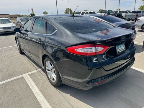 Used 2014 Ford Fusion SE FWD image 3