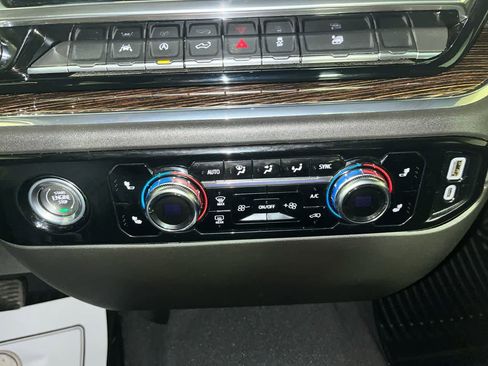 Used 2024 GMC Sierra 1500 Elevation image 21